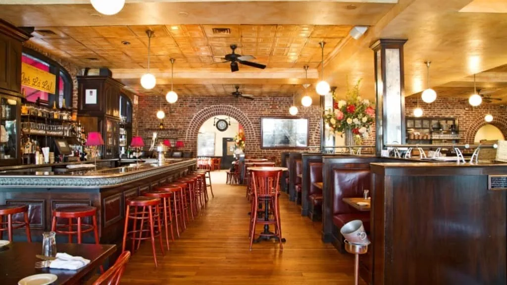 39 Rue de Jean brasserie dining room