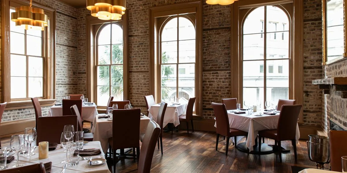 Oak Steakhouse dining room
