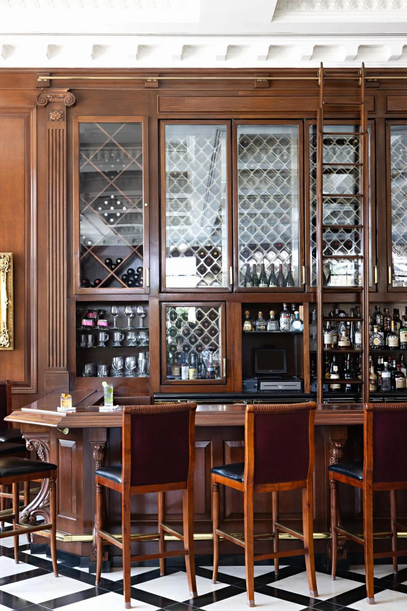 Cafe Pavilion at Market Pavilion Hotel interior