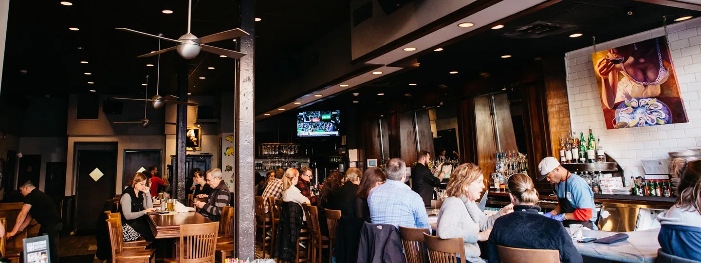 Pearlz Oyster Bar interior